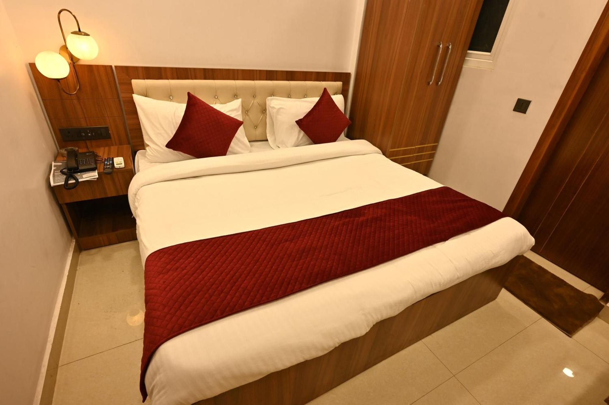 Hotel Down Town Paschim Vihar Delhi  Exterior photo